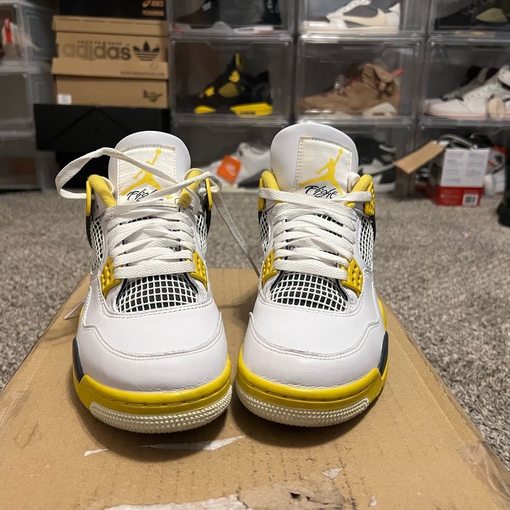 WMNS Air Jordan 4 Retro ‘White/Coconut Milk’ – Size 9W / 7.5M (pre-owned)
